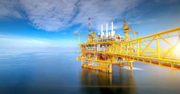 Offshore Oil and Gas industry Large offshore drilling oil rig plant in the gulf
1185823425